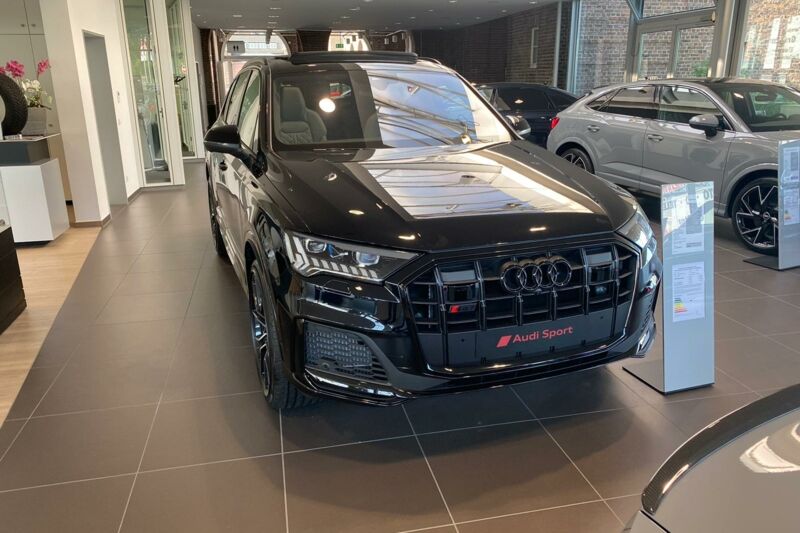 SQ7 Front